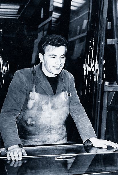 Glaser am Glastisch, Archivfoto der Glaserei